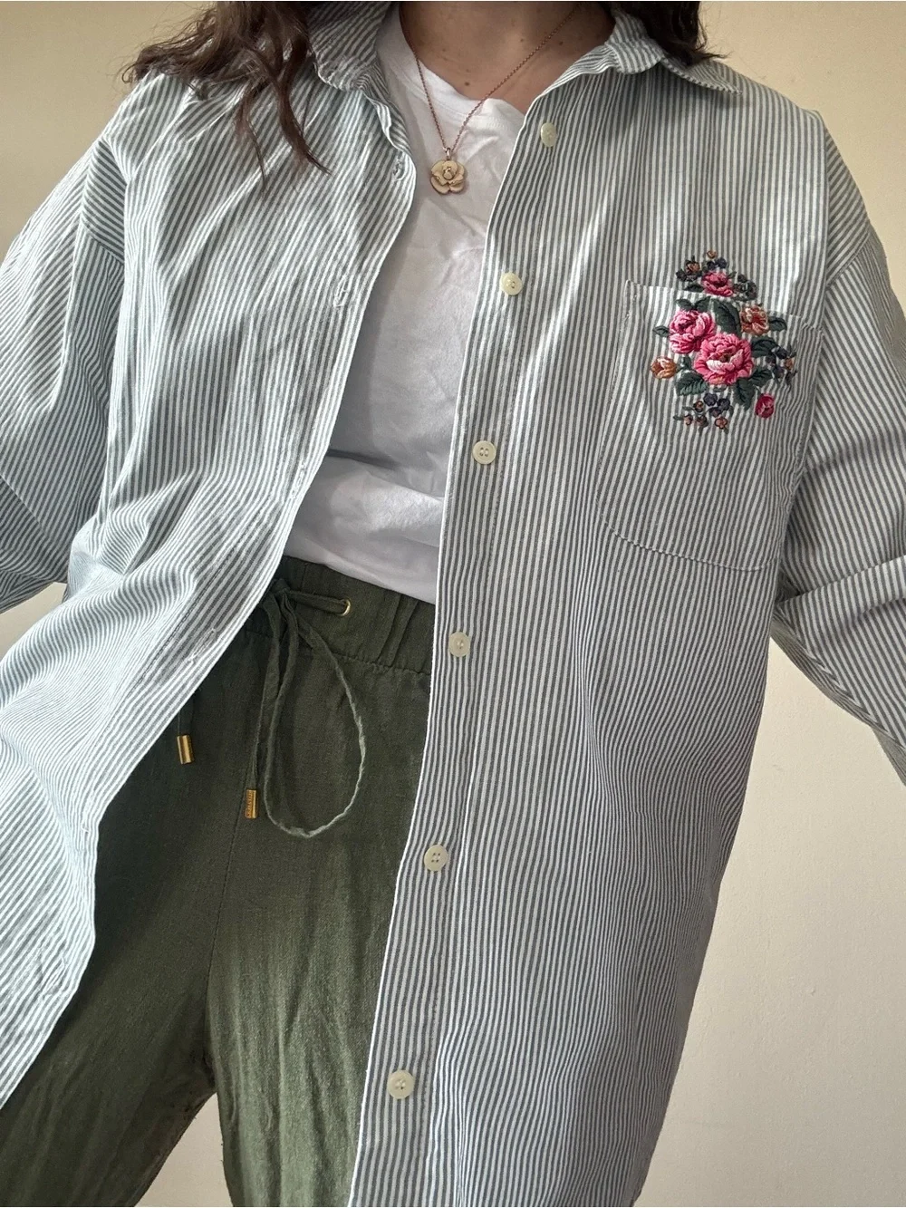 American Vintage Striped Button-Down Shirt with Pink Floral Embroidery - Picture 2 of 8